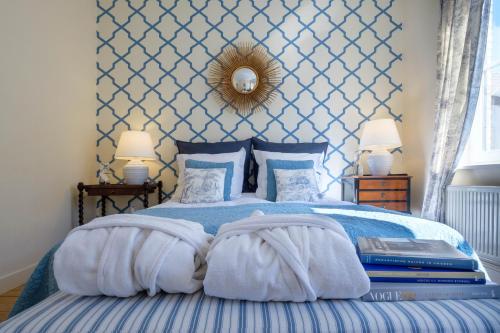 a bedroom with a blue and white bed with pillows at B&B mybandb in Bruges