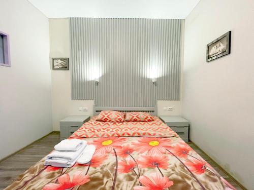a bedroom with a bed with flowers on it at Apartment Ekaterinenskaya 14 in Odesa