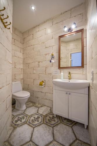 Ένα μπάνιο στο Scandinavian Apartments