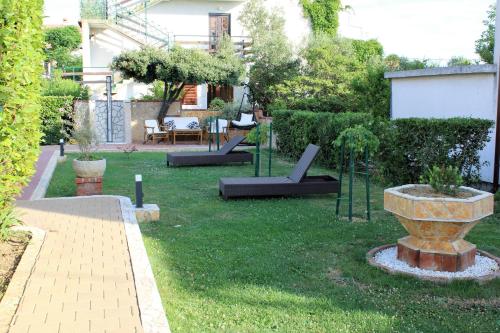 Κήπος έξω από το Apartmani B&S