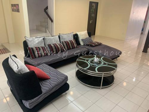 Ruang duduk di RJ Homey Guesthouse