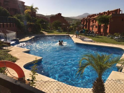 Zdjęcie z galerii obiektu Luxury 2-Bedrooms & Bathrooms Estepona Apartment w mieście Estepona