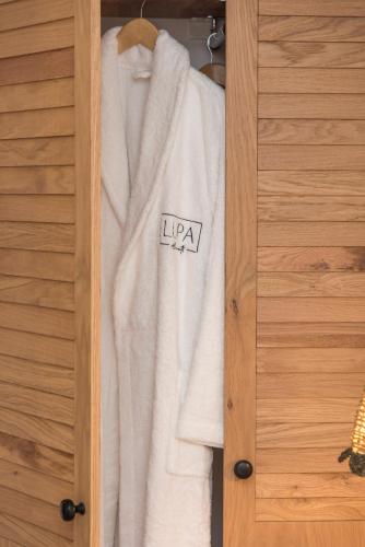 a closet with a white robe on a shelf at LUPA ALAÇATI in Çeşme