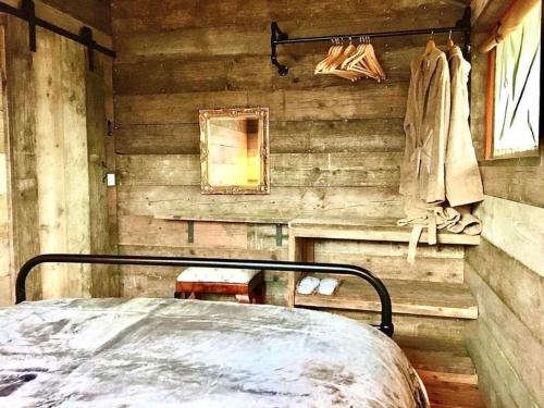Ένα ή περισσότερα κρεβάτια σε δωμάτιο στο Luxury Safari Lodge surrounded by deer!! 'Roe'