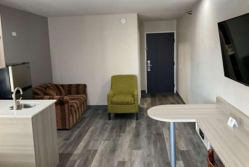 Area soggiorno di Microtel Inn and Suites Clarksville