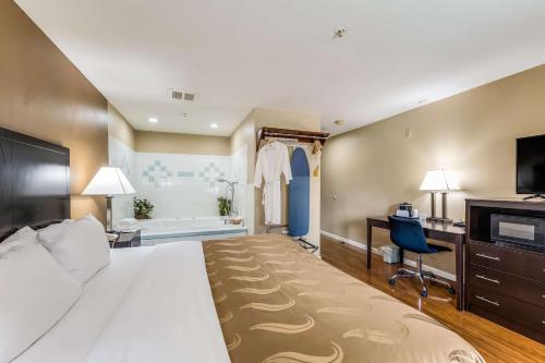 Katil atau katil-katil dalam bilik di Quality Inn Cle Elum-Ellensburg