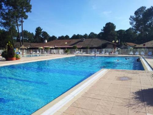 Chalet d'une chambre avec piscine partagee terrasse amenagee et wifi a Gujan Mestras
