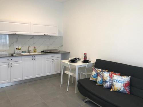 Una cocina o cocineta en Isramax low-cost apartment near the sea.
