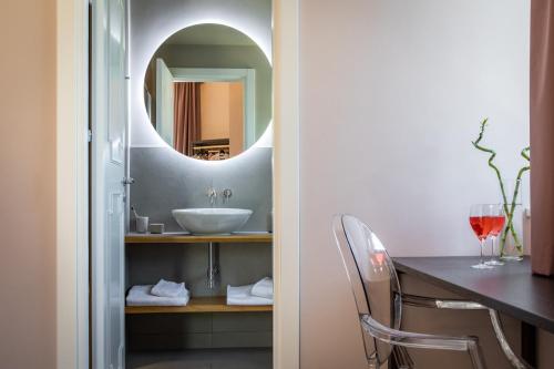 Bilik mandi di Villa Masetta - Luxury Suites