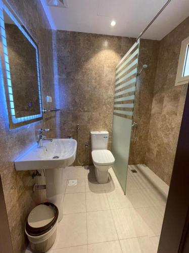 a bathroom with a sink and a toilet and a shower at درة العروس للوحدات السكنية المفروشة in Jeddah