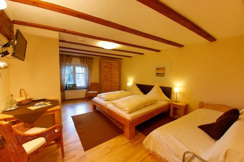מיטה או מיטות בחדר ב-Gasthof zum Goldenen Kreuz