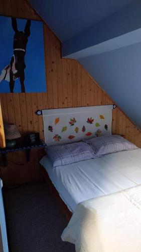 a bedroom with a white bed with a blue ceiling at Święty Spokój in Tuchlin