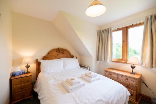 Postel nebo postele na pokoji v ubytování Capercaillie Cottage