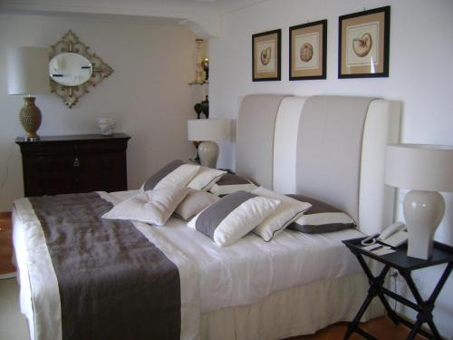 a bedroom with a large white bed with pillows at Covo Dei Saraceni in Positano