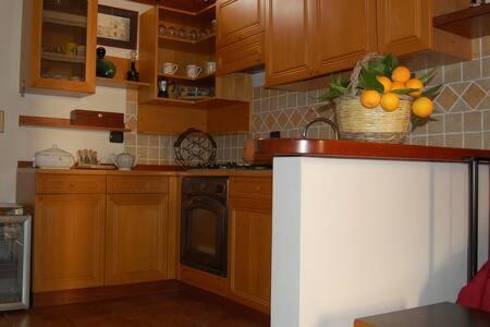Una cocina o zona de cocina en L'arancio Antico