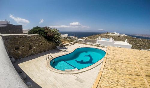 Stunning Villa 4BR in Mykonos 부지 내 또는 인근 수영장 전경