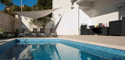 Bazén v ubytování Villa Astrid on Ciovo island, private pool nebo v jeho okolí