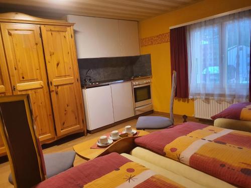 Postel nebo postele na pokoji v ubytování Hotel Klein Matterhorn