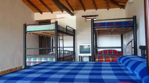 a bedroom with three bunk beds in a house at Finca Casa Loma Barichara in Barichara