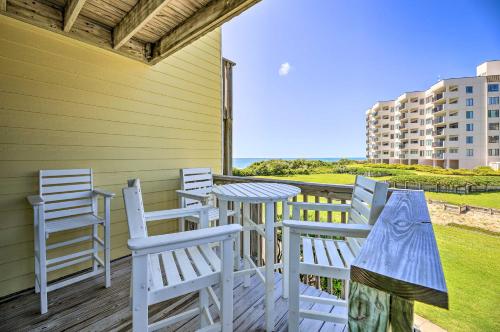 Emerald Isle Townhome with Pool and Beach Access!
