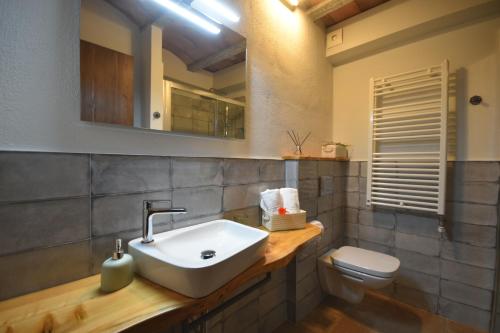 Bathroom sa Casa Rural Masia Can50