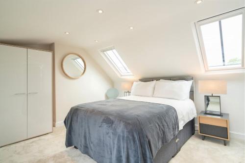 Ένα ή περισσότερα κρεβάτια σε δωμάτιο στο 20 Montpellier - By Luxury Apartments