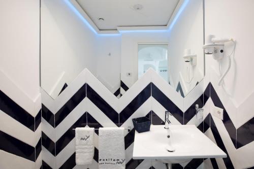 a bathroom with a black and white checkered wall at Positamy in Positano