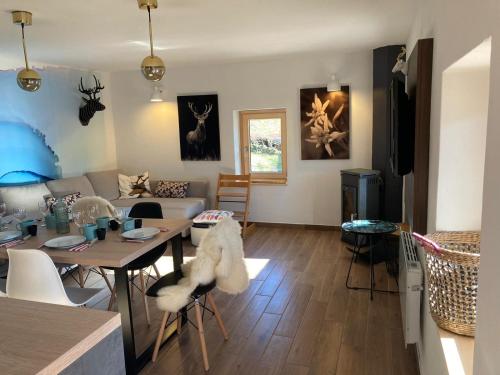 Ruang duduk di Hiša Pri Koritu - Apartma Matajur