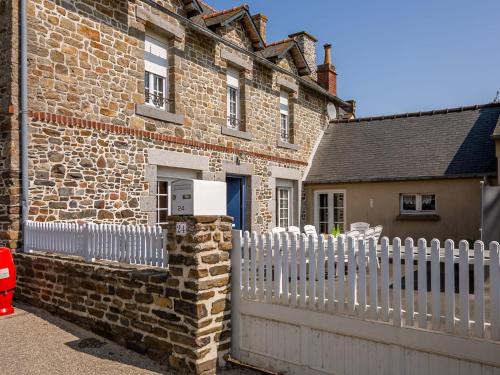 The building in which the holiday home is located