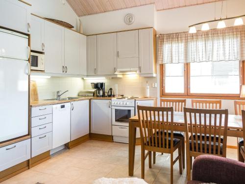 Η κουζίνα ή μικρή κουζίνα στο Holiday Home Pike 2 as- 1 by Interhome