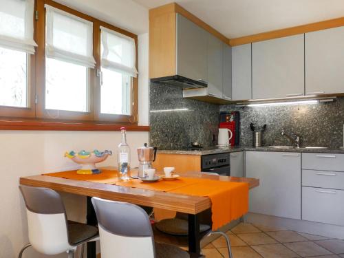 Nhà bếp/bếp nhỏ tại Apartment Cà Bias by Interhome