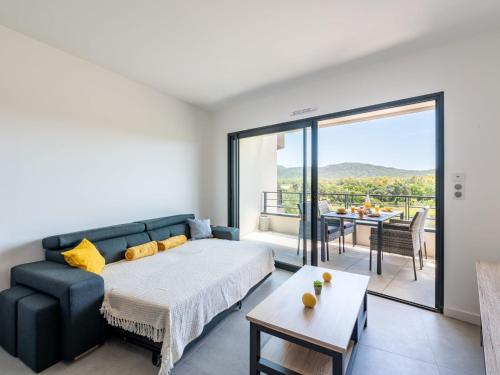 une chambre avec un lit, un canapé et une table dans l'établissement Apartment Stanatura-3 by Interhome, à Porto-Vecchio