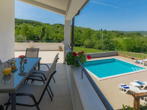 Bazén v ubytování Holiday Home Montebello by Interhome nebo v jeho okolí