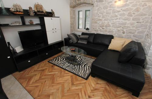 Fotografie z fotogalerie ubytování Modern apt in the stone house in the very center v destinaci Kaštela