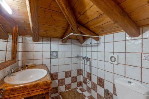 Ένα μπάνιο στο Tierra Olivo Villas