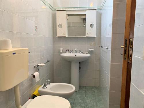Kúpeľňa v ubytovaní Casa Vittoria - panoramica in centro a Leni, Isola di Salina