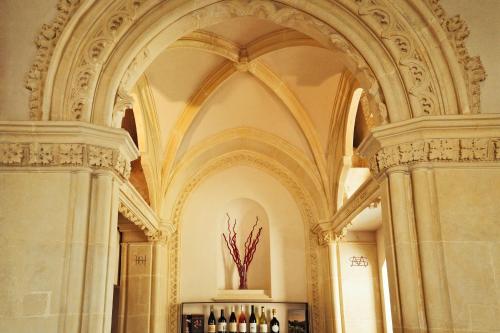 a room with a vaulted ceilings and a shelf of wine bottles at Villa Boscarino Boutique Hotel & Spa in Ragusa