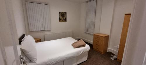 Gallery image of No 6 - LARGE 1 BED NEAR SEFTON PARK AND LARK LANE in Liverpool