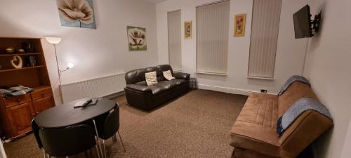 No 6 - LARGE 1 BED NEAR SEFTON PARK AND LARK LANE, Bayberry (NY), United Kingdom