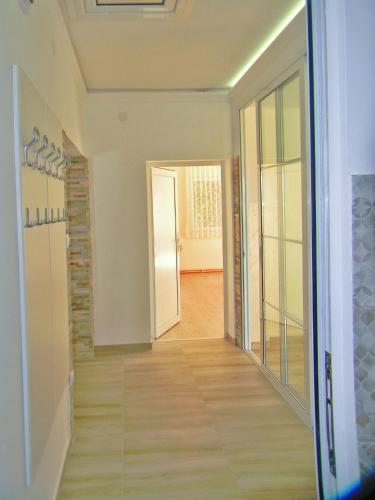 a hallway of a house with a brick wall at Sorella in Kostol