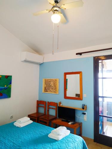 Letto o letti in una camera di Fetsis Apartments