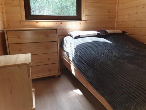 Кровать или кровати в номере Domki pod orzechem