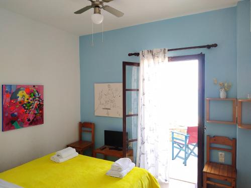Letto o letti in una camera di Fetsis Apartments