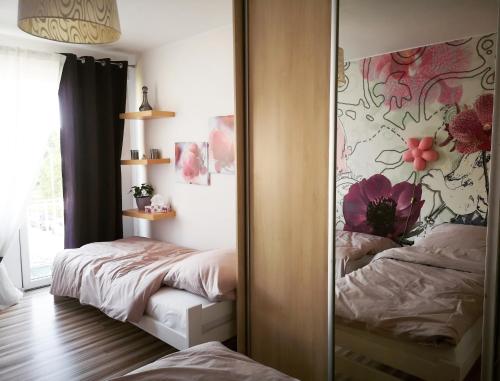 Cama ou camas em um quarto em SWEET HOME - na doby