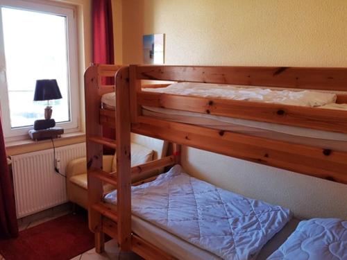 מיטה או מיטות קומותיים בחדר ב-Seepanorama 1