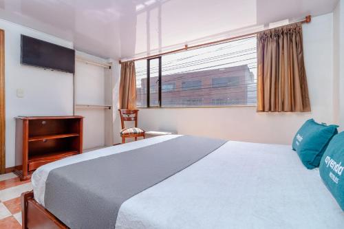 Postel nebo postele na pokoji v ubytování Ayenda Hotel Las Palmas