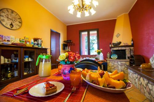 a table with a plate of fruit on top of it at Profumo di Zagara in Paceco