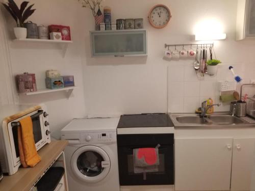 Η κουζίνα ή μικρή κουζίνα στο La Traboule Vieux Lyon