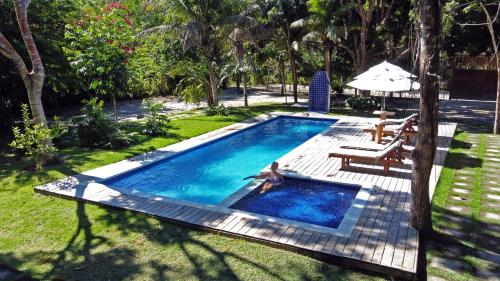 The swimming pool at or close to Brisa da Bahia
