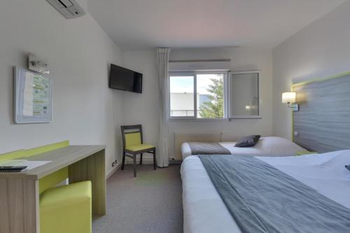 Ένα ή περισσότερα κρεβάτια σε δωμάτιο στο Contact Hôtel O'Nice Saintes